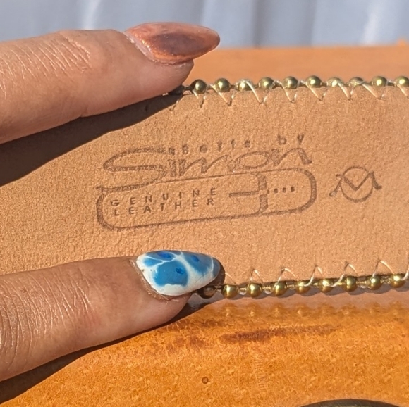 GENUINE LEATHER GOLD BUCKLE BELT - Picture 2 of 2